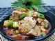 做麻婆豆腐时，直接下锅炒还是焯水？大厨：都不对，教你正确做法